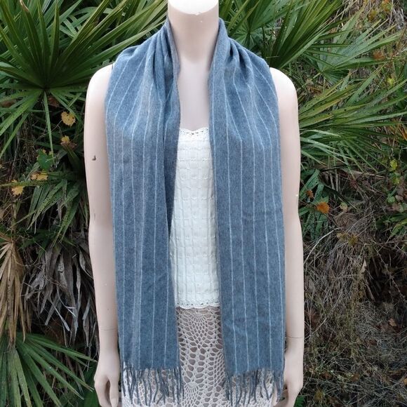 NWT NEIMAN MARCUS 100% Cashmere Gray & White Striped Scarf Wrap with Fringe - Picture 6 of 10